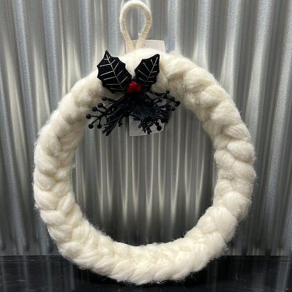 Williams Sonoma felt Christmas wreath - Picture 1 of 5